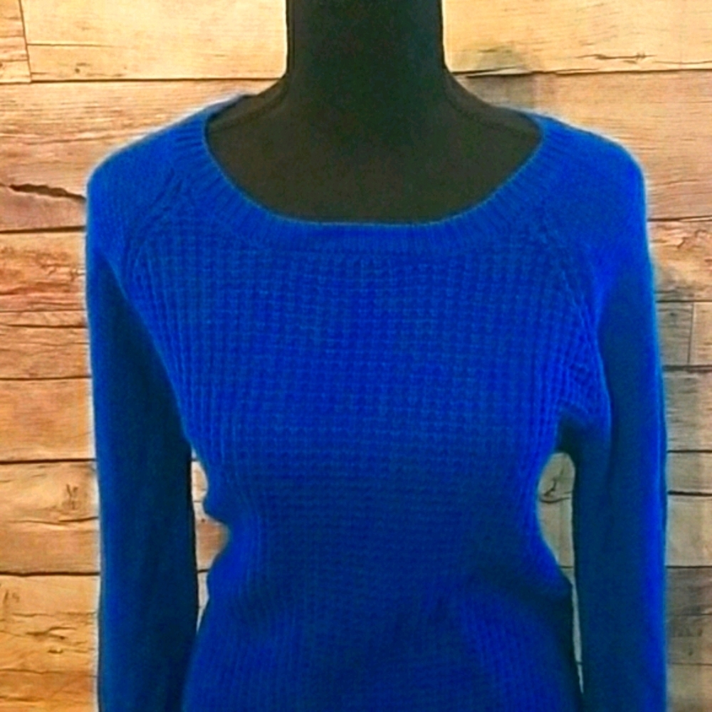 NEW! SO Sweater - Picture 2 of 7